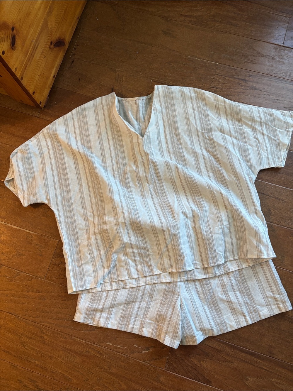 Light Striped Two-Piece Lounge Set - Cream & Light Brown